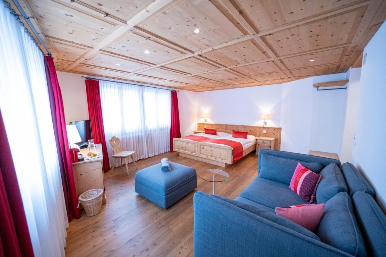 Hotel Engiadina シュクオル エクステリア 写真