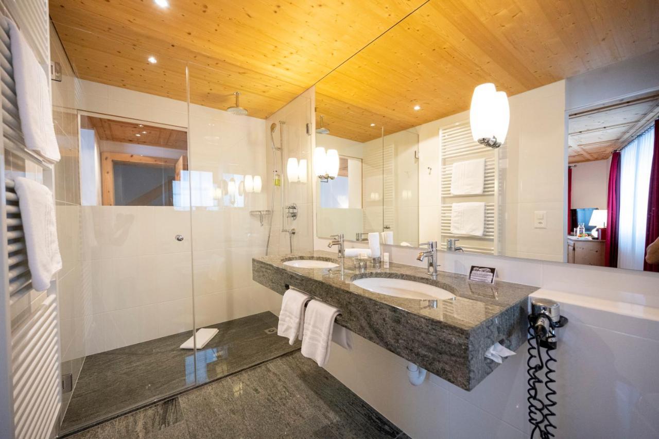 Hotel Engiadina シュクオル エクステリア 写真