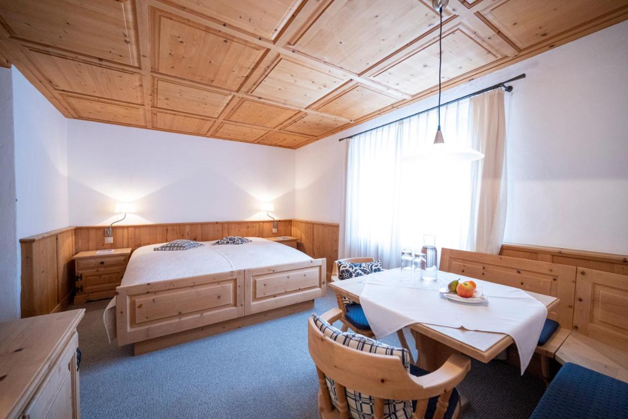Hotel Engiadina シュクオル エクステリア 写真