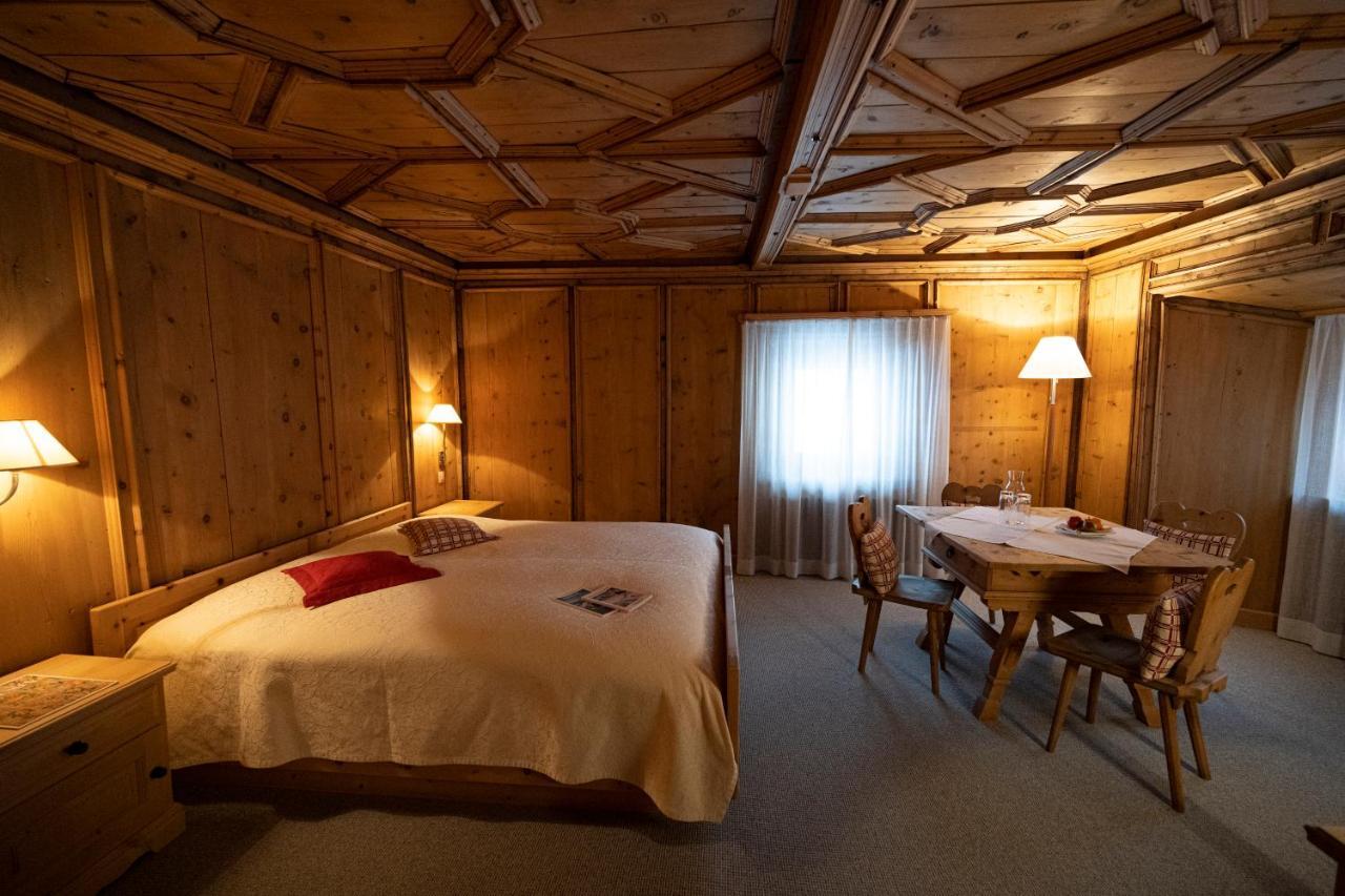 Hotel Engiadina シュクオル エクステリア 写真