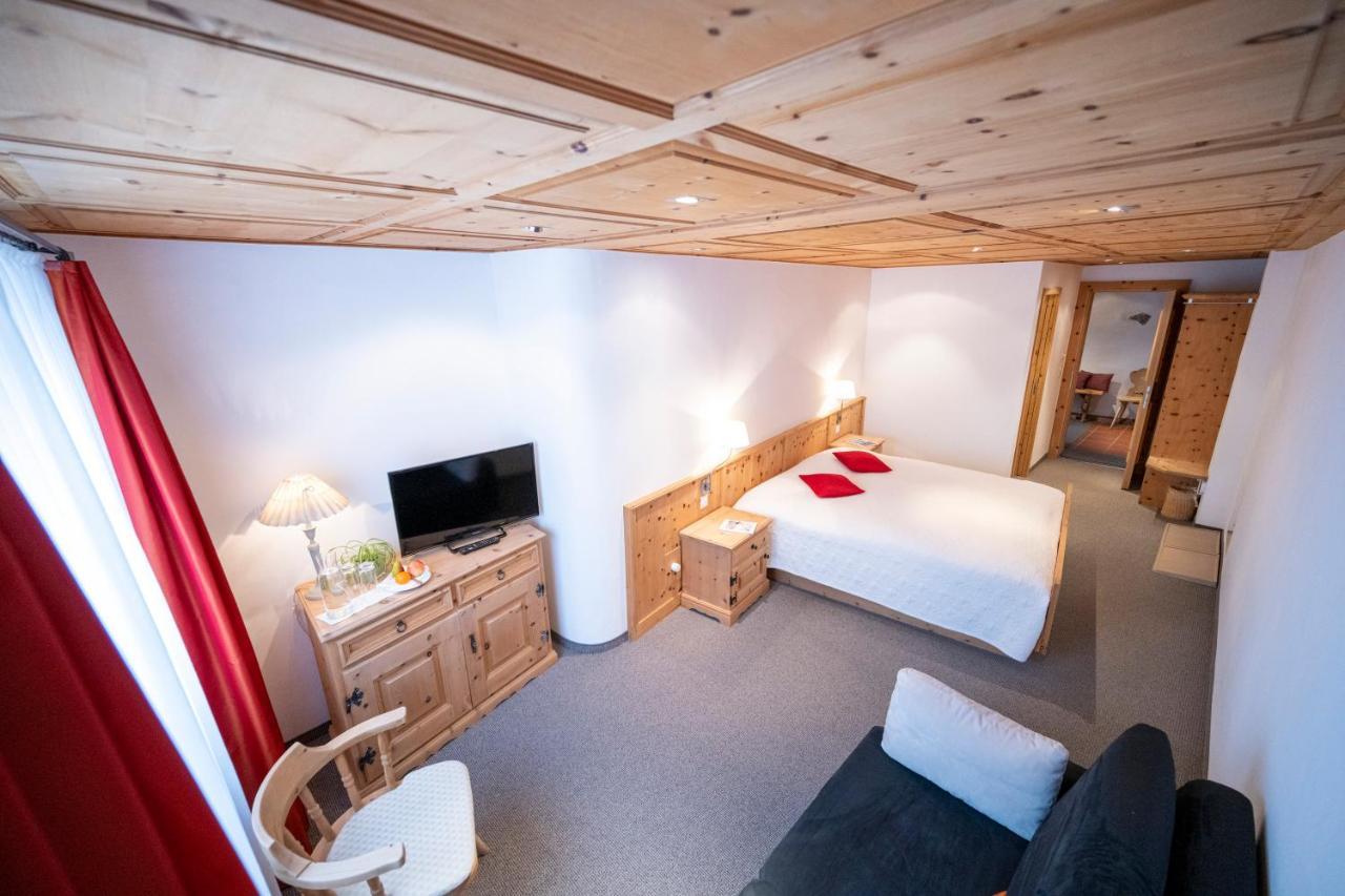 Hotel Engiadina シュクオル エクステリア 写真