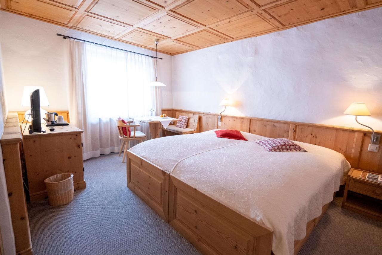 Hotel Engiadina シュクオル エクステリア 写真