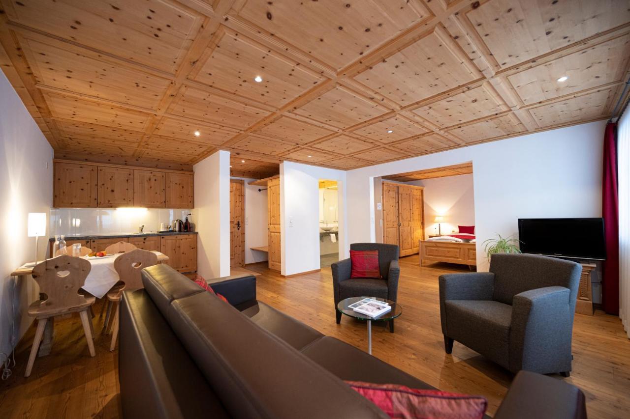 Hotel Engiadina シュクオル エクステリア 写真