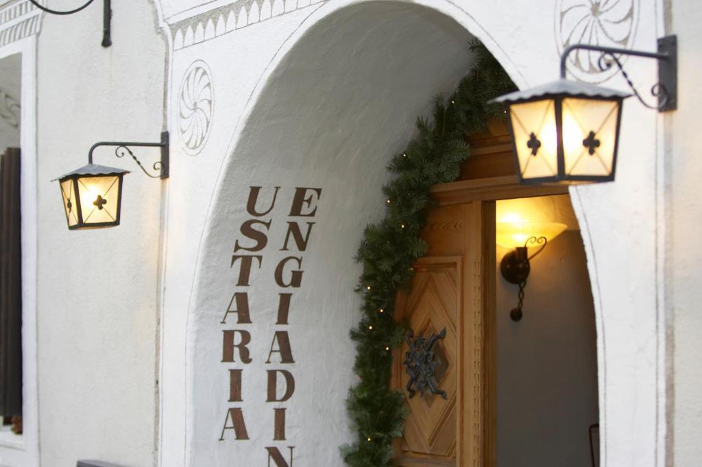 Hotel Engiadina シュクオル エクステリア 写真