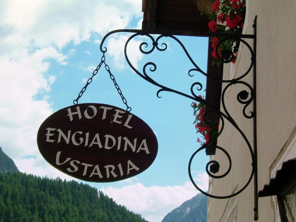 Hotel Engiadina シュクオル エクステリア 写真