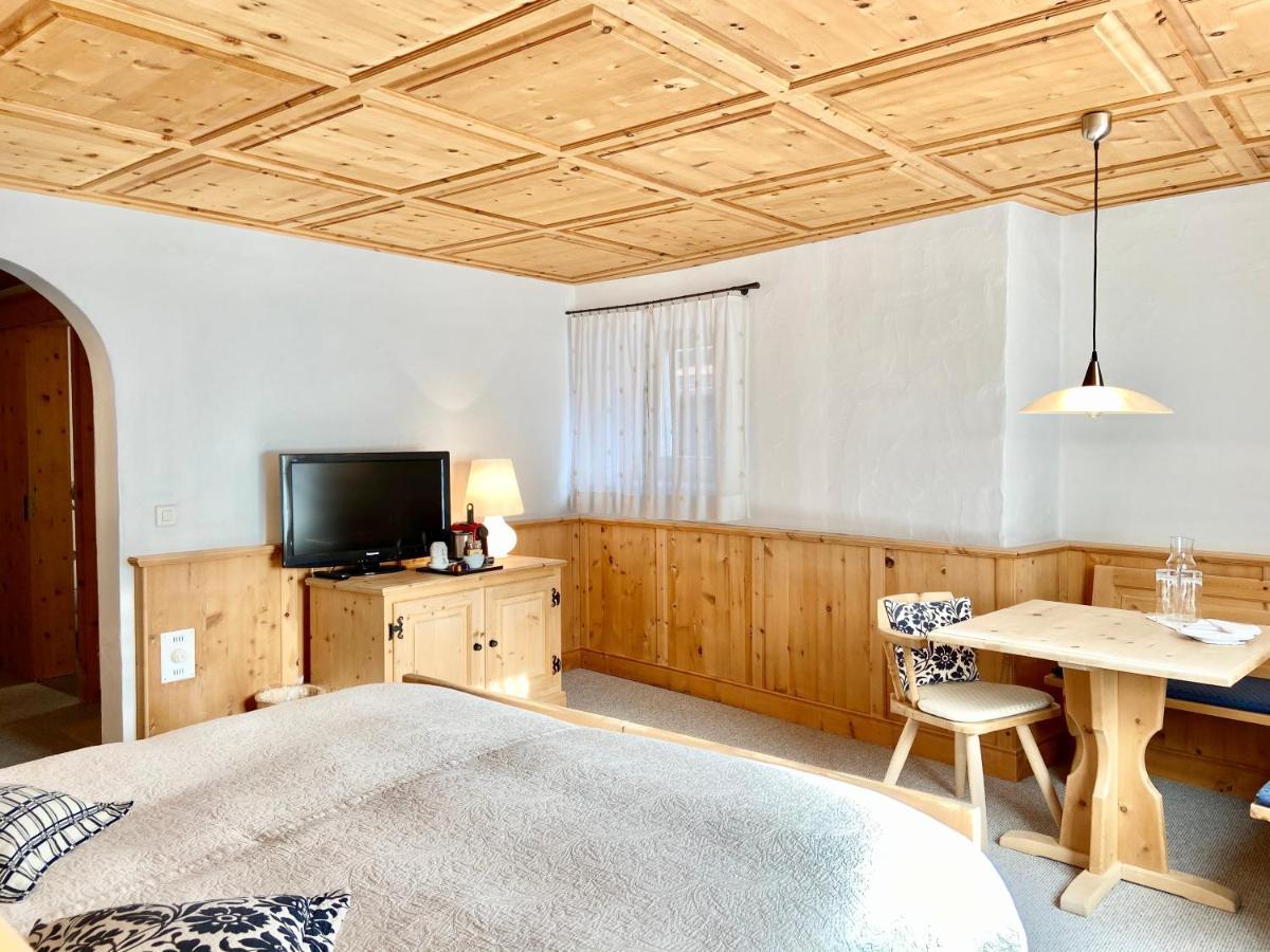 Hotel Engiadina シュクオル エクステリア 写真
